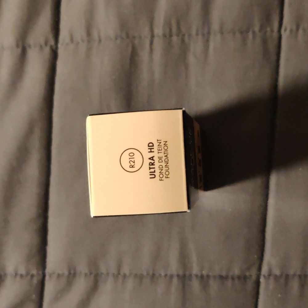 Ultra HD Foundation R210 - Picture 2 of 2